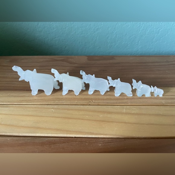 Carved White Quartz Parade 6 Elephants Figurines Graduating 0.7-2” - Picture 2 of 8
